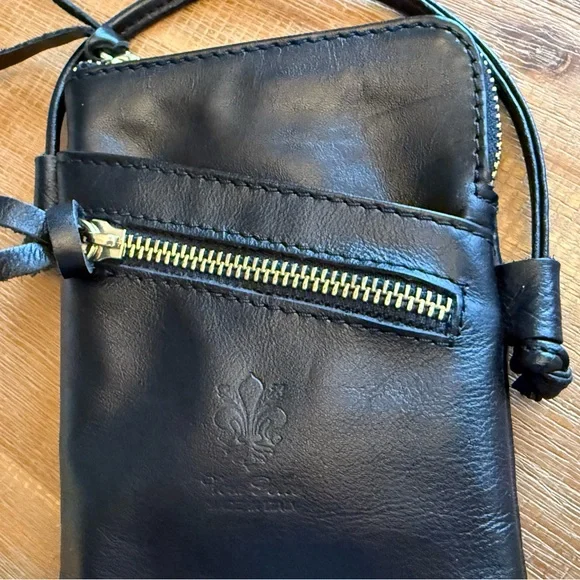 Black Leather Crossbody Bag with Gold Accents by Vera Pelle Like New - Picture 5 of 9